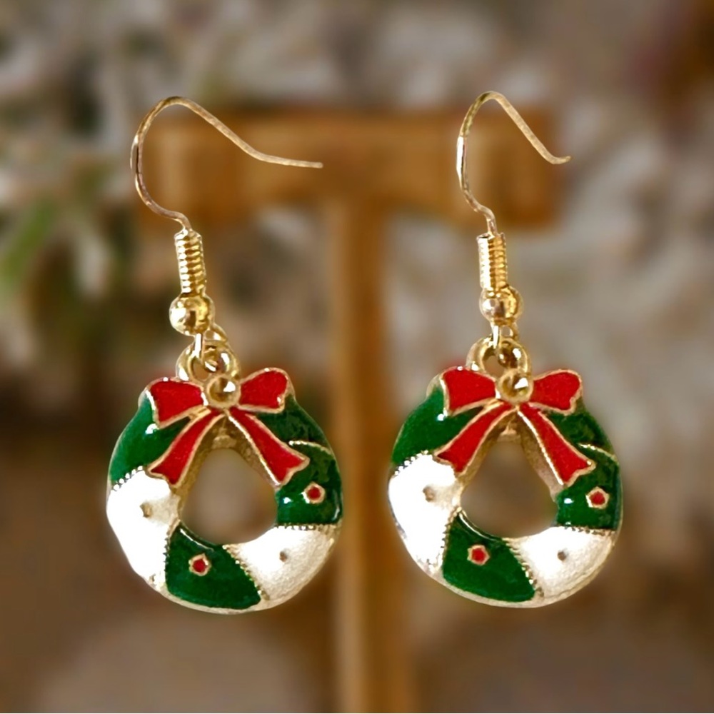 ⭐️ 5 for $25 Holiday Festive Christmas Wreath Earrings Gold Tone